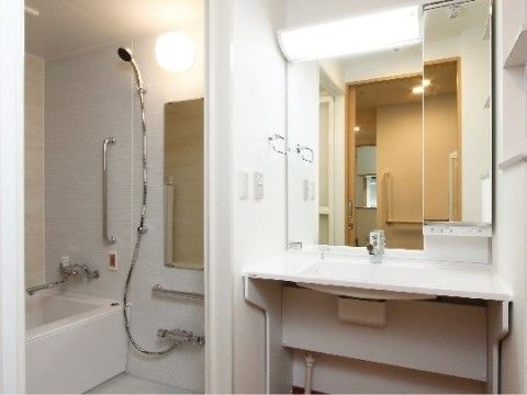 「サンハウス曽根」の洗面台。水回りは汚れやすく、スタッフが常に清潔を保っている。