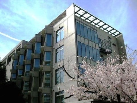「アーバニティ若水」の外観。外観から上品さを感じさせる佇まいであり、設備がしっかりしている。