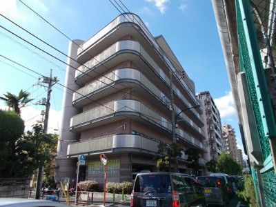 多階層の建物外観