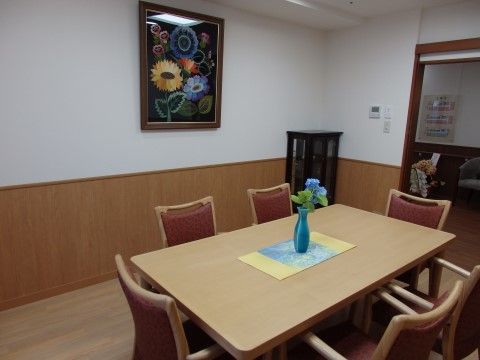 オリーブ柏原の相談室。不安やご心配などをお気軽にスタッフへご相談できるお部屋をご用意しております。