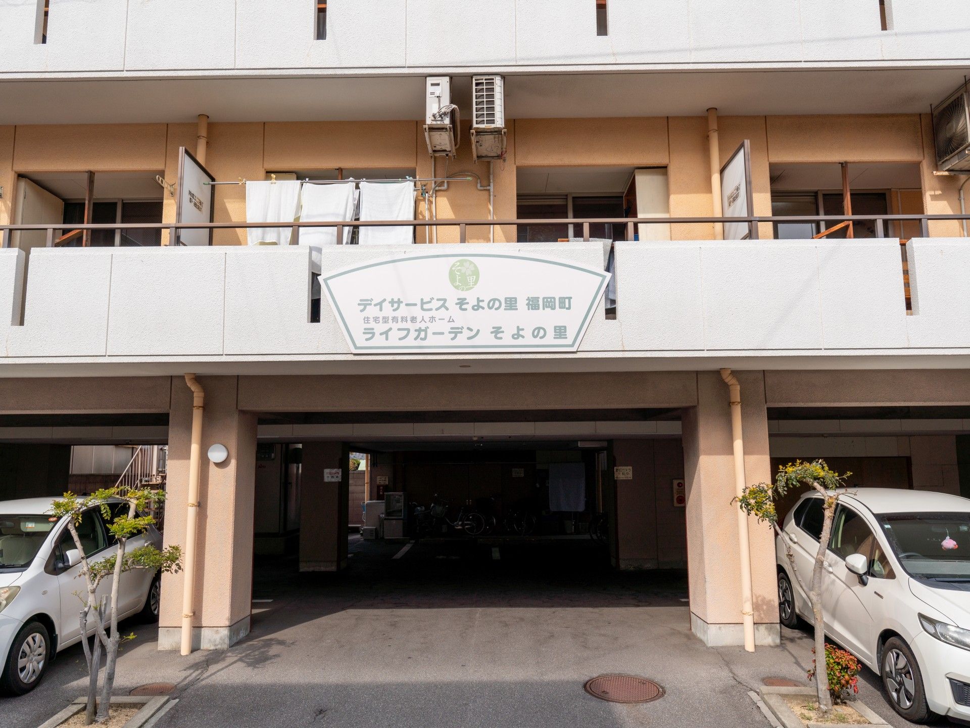 建物の正面玄関