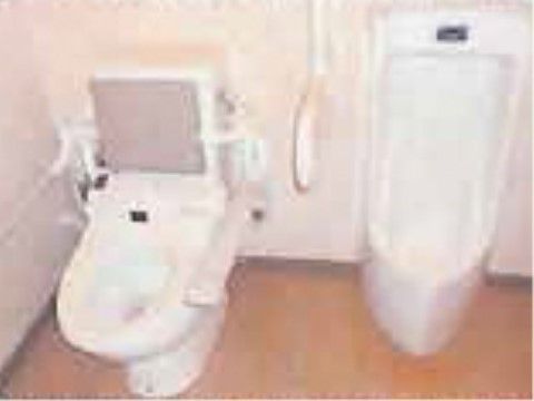 ライフガーデンそよの里 福岡町のトイレ。どなた様でもお使いいただける共有部に設けた共用トイレとなっております。