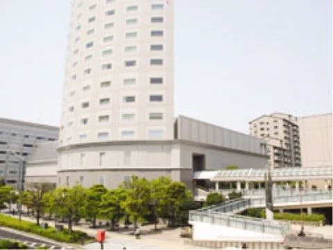 遠方から来られる来訪者様がよく利用されるホテル。ホテル内にはレストランもあるため、お食事会を開くこともできる。