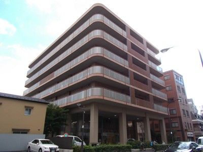 多階層の建物外観
