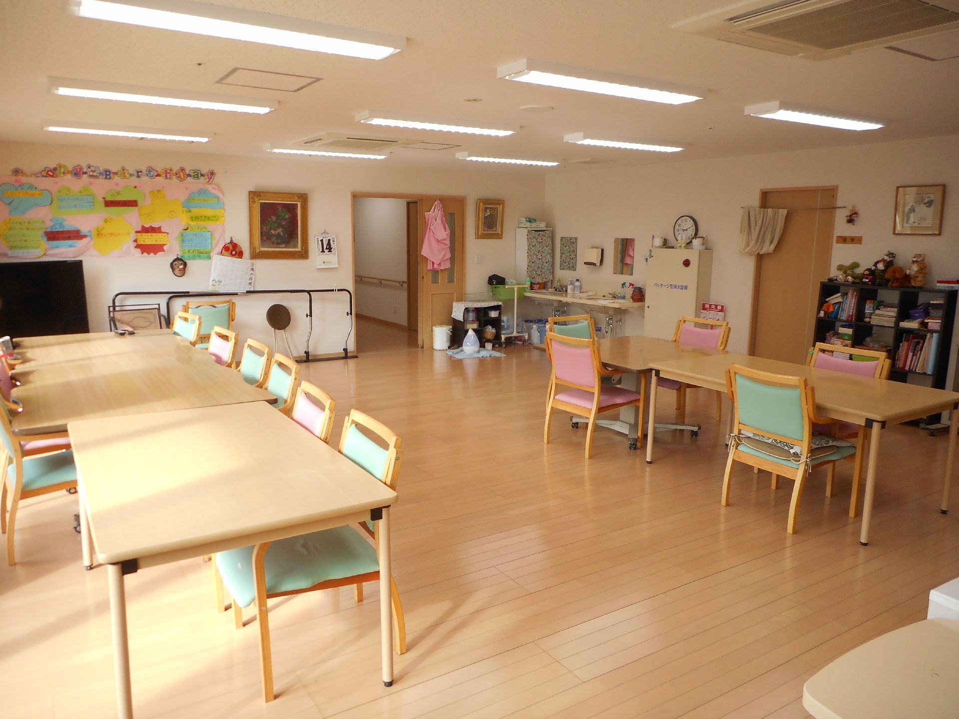 「二ツ山安寿」のデイサービス室。イベントやレクリエーションの広場としても活用されている。