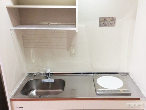 「エイム新栄」のキッチン。収納スペースも完備しており、食器や調理器具を収納できる。