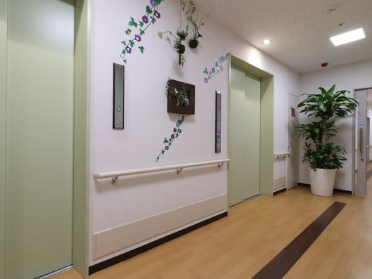 エレベーター前通路