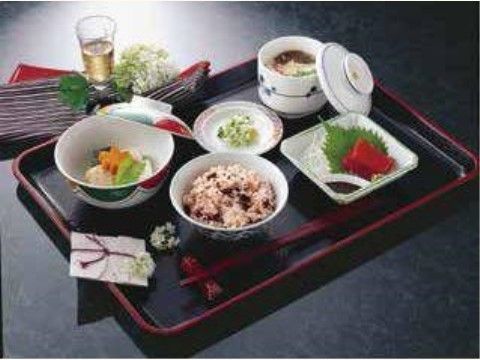 「エイム新栄」のお食事。美味しい和風御膳のお食事を提供でき、趣向を凝らしたメニューを用意できる。