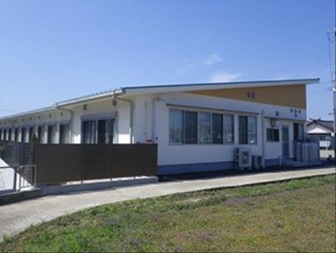 「アンジュ」の外観。平野建ての外観でエントラスまで平らな道筋を整え得ている。