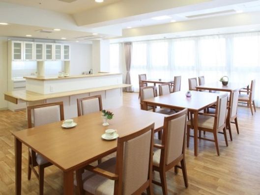 リビングルーム兼食堂兼機能訓練室