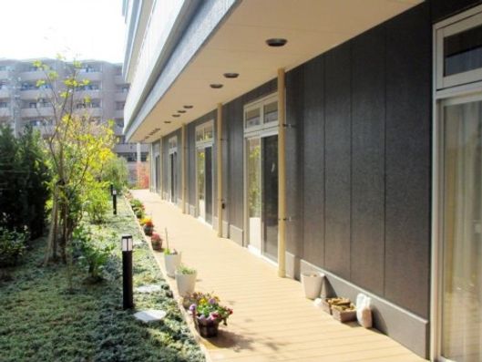 1F ウッドデッキ