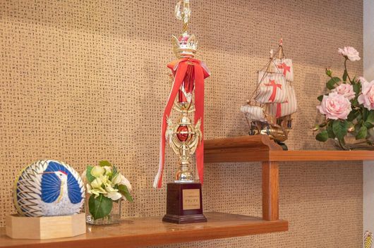事例発表会のトロフィー