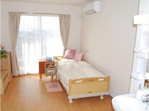ベストライフ東松山の居室。自宅の洋室のような雰囲気。