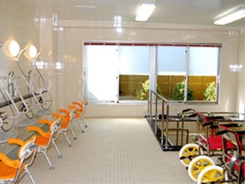 ベストライフ大宮北の一般浴室。複数のシャワーを設置。
