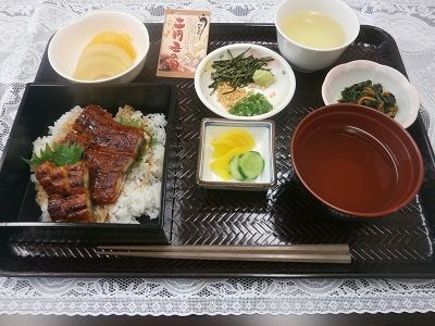 うな重と吸い物とおしんこ