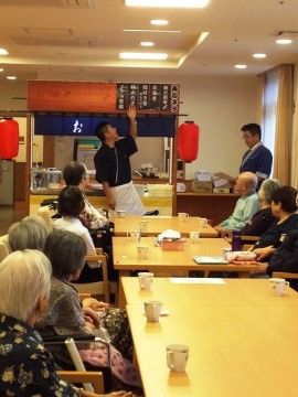 「ニチイケアセンターこゆるぎ」のお寿司屋。自由に召し上がれる寿司バイキングで、お好きな物をいただける。