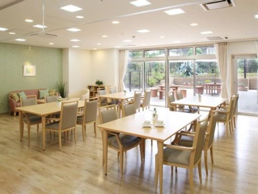 1F リビングルーム兼食堂兼機能訓練室