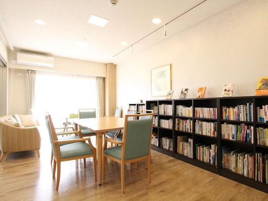 2F サブリビング・図書スペース