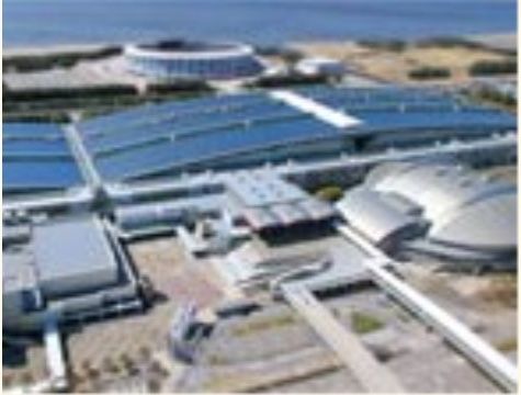 ホームから2.5キロメートルの海際にある大型複合施設。展示場や会議場などがあり、日々さまざまなイベントが開催されている。
