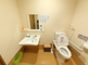 清潔な洗面所兼トイレ設備