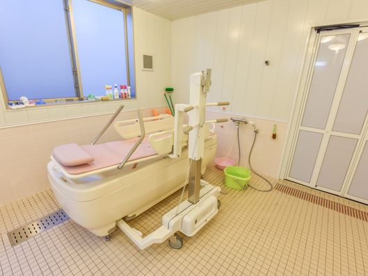リフト付き浴槽