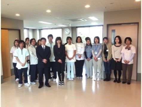 「ふるさとホーム厚木インター」のスタッフ。専門知識、動き慣れてる介護の方が、入居者様の暮らしをサポートする。