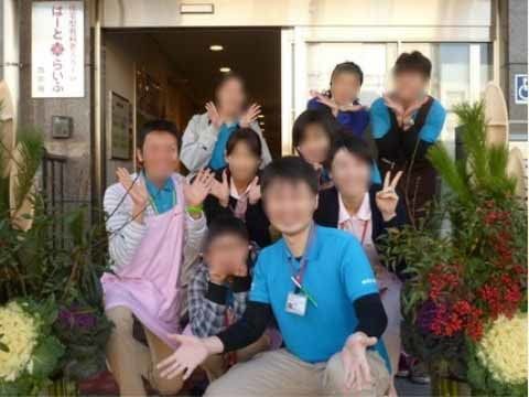 「さわやかはーとらいふ西京極」のスタッフ。丁寧な対応を心掛けている。