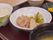 お肉と野菜の付け合わせである。お肉には片栗粉がコーティングされ柔らかくしてあり、入居者が食べやすくなっている。
