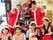 クリスマス会の飾り付けをしているときの集合写真。