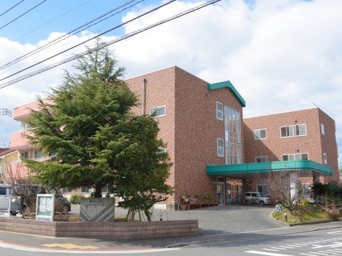 「さわやか花美館」外観。安心感のある落ち着いた色合いの施設。