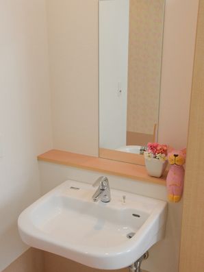 大きめの鏡付き洗面台