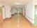 施設内の廊下は広く、開放的である。各居室のドアには、居住者の写真が掲示され、部屋番号がわかりやすく掲示されている。