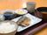 食事は和食。本日のメインメニューは魚となっている。入居者様の栄養バランスを考えて、毎日の献立を作っている。