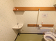 介護施設内のトイレと洗面所