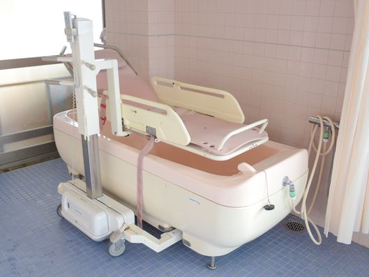 機械浴のある浴室