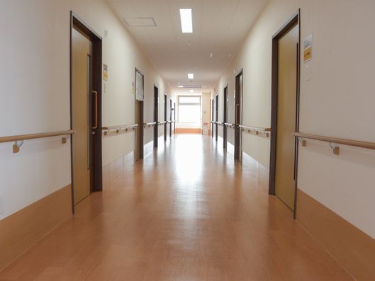 ゆったりとしたスペースの通路