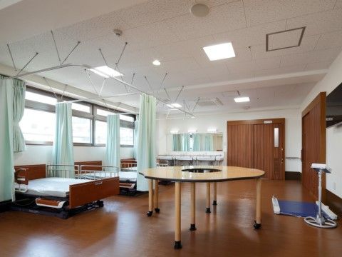 サービス付高齢者向け住宅 富士桜のリハビリステーション。毎日無理なく、楽しい運動をしていただけるメニューを作成しております。
