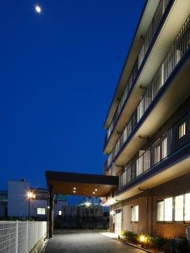 サービス付高齢者向け住宅 富士桜の外観。夜中はきれいな夜空を仰げる自然豊かな環境に立地しております。