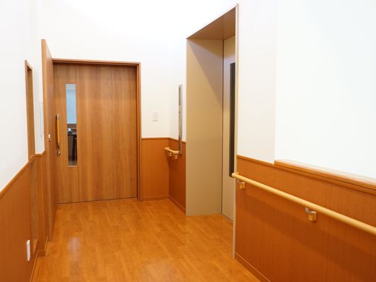 エレベーター前