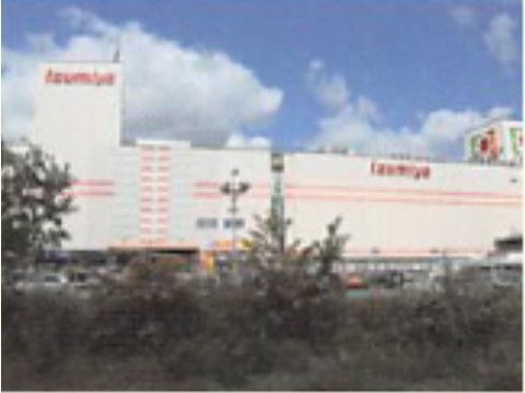 シルバーリビング吹田のイズミヤ。施設周辺には大型商業施設があり、日々お買い物をお気軽に行える環境となっております。
