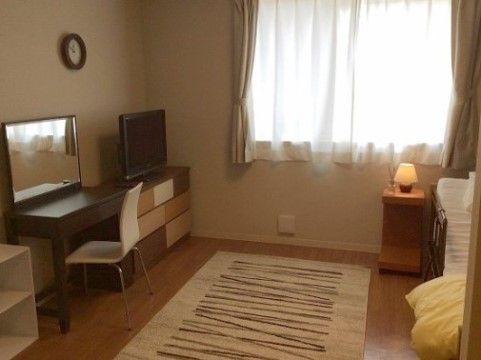 「なでしこ南台」の居室。窓からの光も十分に入りやすく、日当たりの良い間取りである。