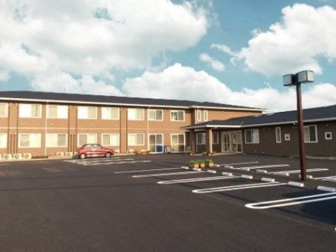 「なでしこ南台」の外観。敷地面積が広く、車も複数止めることができる。