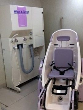 「なでしこ南台」の機械浴室。寝たきりの方や座ったままの方にも、利用可能な機会浴室も完備している。
