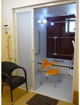 「アリビオ塩屋」の個浴室。身の内側から疲れが取れ、力まずにゆったりと入浴を楽しめる。