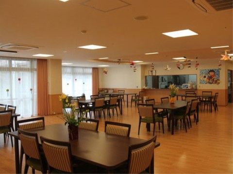 「アリビオ塩屋」の食堂。厨房が隣接されているので、お食事時には香りでお腹を空かせる。