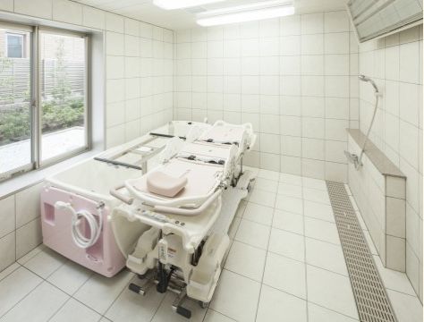 「ドーミーときわ台」機械浴。介護度が高い方もお風呂を楽しめます。