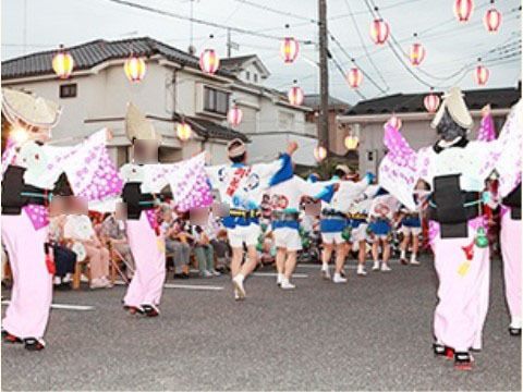 「新道ケアコミュニティそよ風」の夏祭り。地域のお祭にも参加し、踊りや屋台なども出されている。