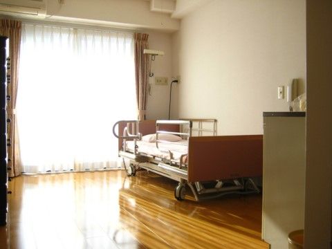 サンビレッジ国立の居室。車いすでの生活も不自由のないように居室環境は充実しております。