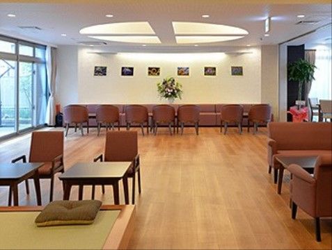かさね凛生館のラウンジ。毎日を入居者様同士が楽しく、交友を深めていただける居室内環境を揃えております。