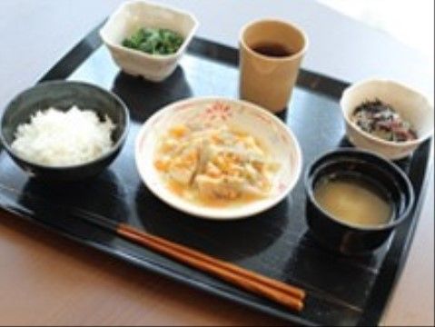 かさね凛生館の食事。季節やイベントに合わせたお料理・おやつをご提供しております。一年を楽しみながらお食事いただけます。